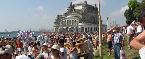 Crowd in front of the Casino, celebrating the Navy Day